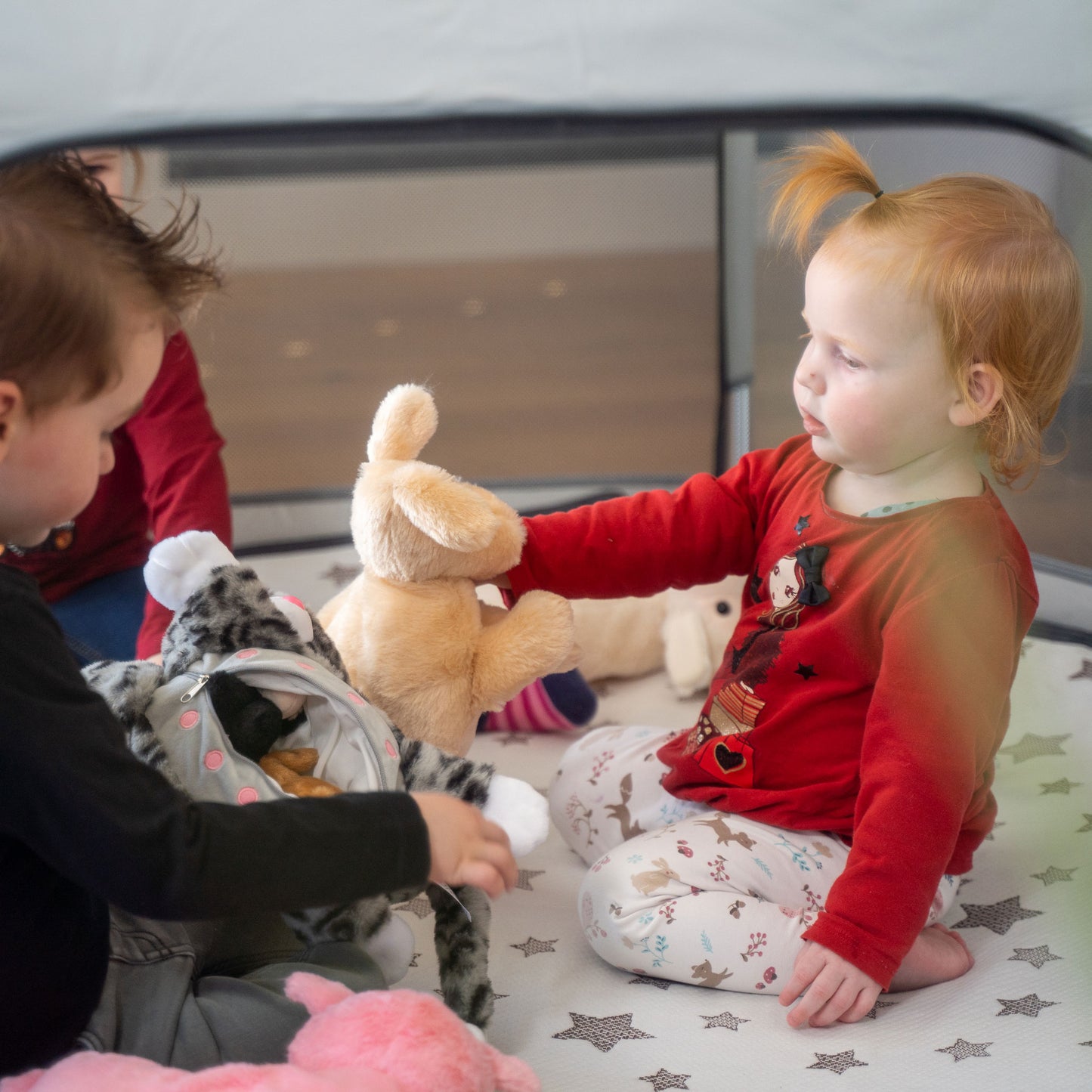 Mamanimals Hund mit Babys im Bauch